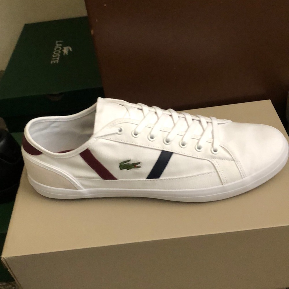 Lacoste sideline